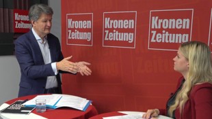 Redakteurin Jennifer Kapellari übermittelte die Leser-Fragen an Helmut Brandstätter.