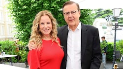 Der österreichische Top-Medienmanager Hans Mahr feierte Geburtstag im Do & Co in der Wiener Albertina. Mit seiner Ehefrau, RTL-Star Katja Burkard, begrüßte er viele Prominente aller Genres. (Bild: Starpix/ Alexander TUMA)
