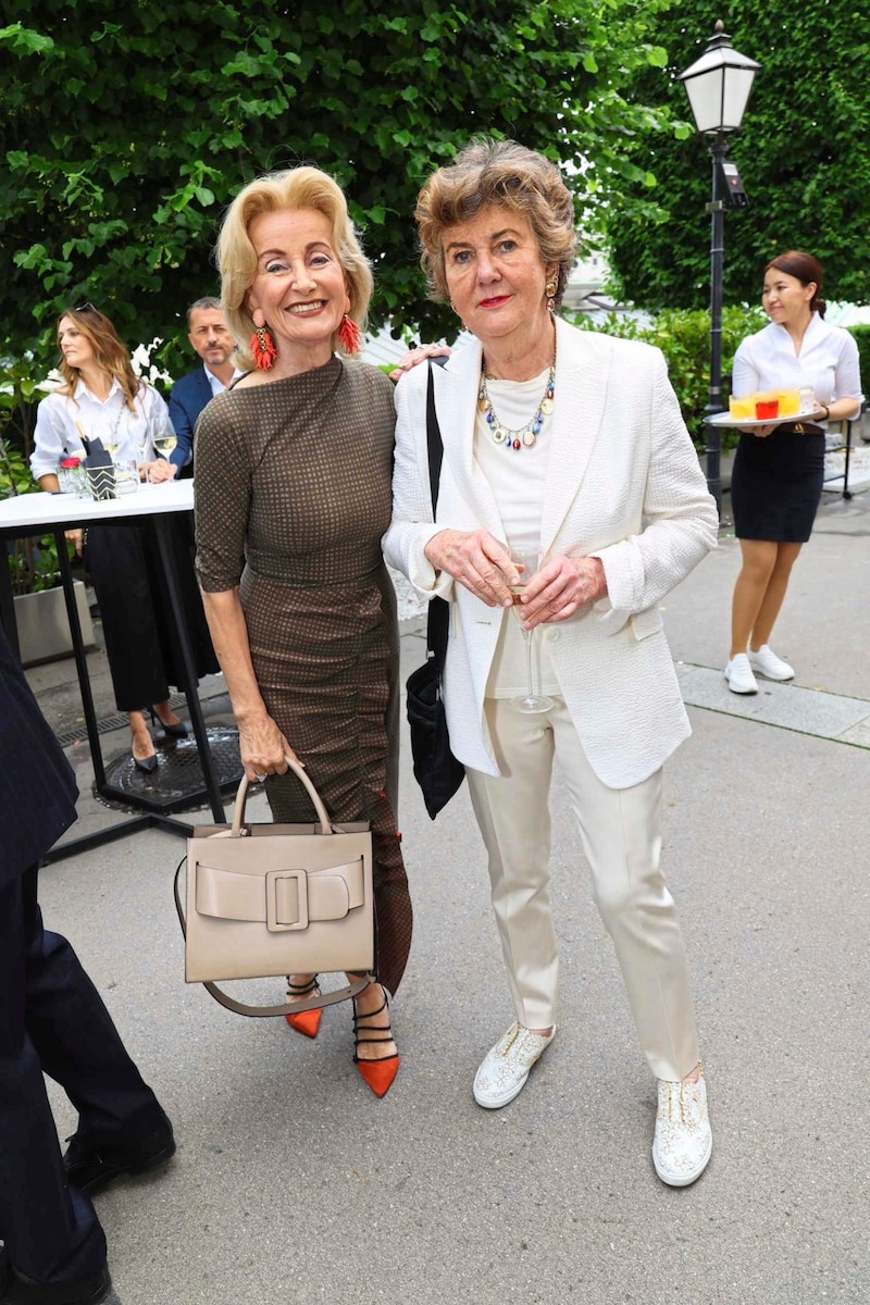Grandes Dames egymás között: Elisabeth Gürtler menedzser és Helga Rabl-Stadler, a salzburgi fesztivál sokéves elnöke. (Bild: Starpix/ Alexander TUMA)
