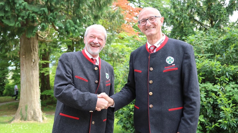 Hermann Spiegl (links) und LH Anton Mattle waren viele Jahre ein eingespieltes Führungsduo der Bergrettung Tirol. (Bild: Birbaumer Johanna)