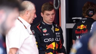 Helmut Marko (li.) nimmt Max Verstappen in Schutz. (Bild: AP/Associated Press)