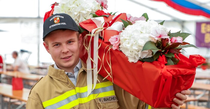 Lending a hand wherever possible - even during the preparations for the ceremony