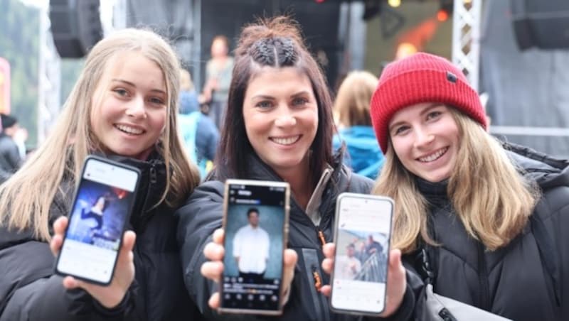 Sofia, Jasmina und Jana (v. li.) sind treue Follower von Eder auf Social Media. (Bild: Birbaumer Christof)