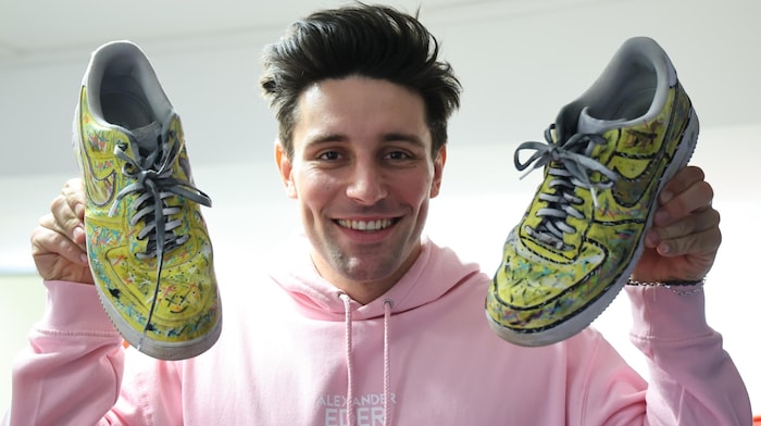 Das Bühnenoutfit, etwa Schuhe, kreiert Eder seit Jahren selbst...