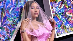 Nicki Minaj reagierte empört darauf, dass sie auf dem Flughafen Amsterdam festgehalten wurde.