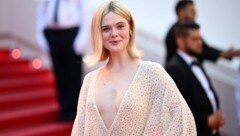 Elle Fanning at the closing ceremony in Cannes. (Bild: APA/AFP/LOIC VENANCE)