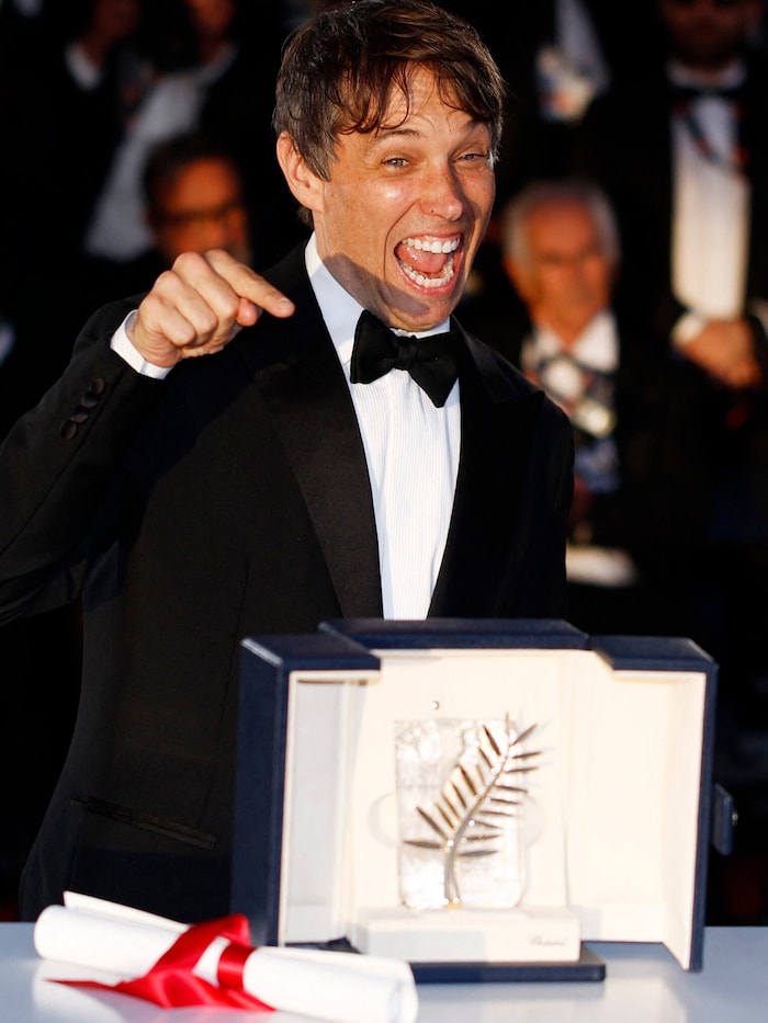 Sean Baker jubelt über seinen Preis.