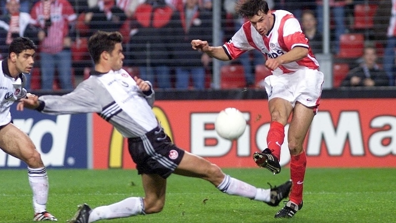 Von 1997 bis 1999 kickte Ballack (l.) für Kaiserslautern. (Bild: AFP)