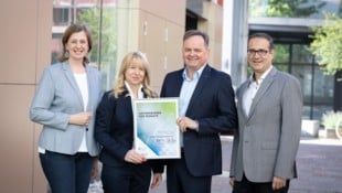 Wirtschaftslandesrätin Barbara Eibinger-Miedl, Petra und Hubert Sallegger (Sallegger ...