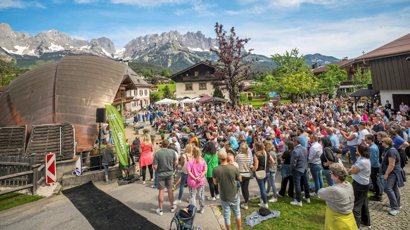 600 Serienfans pilgerten nach Going. (Bild: Going Foto Roland Defrancesco)