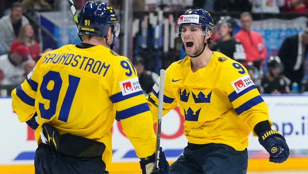 So freut man sich bei den Schweden über Platz 3 bei der Eishockey-WM 2024! (Bild: AP/Associated Press)