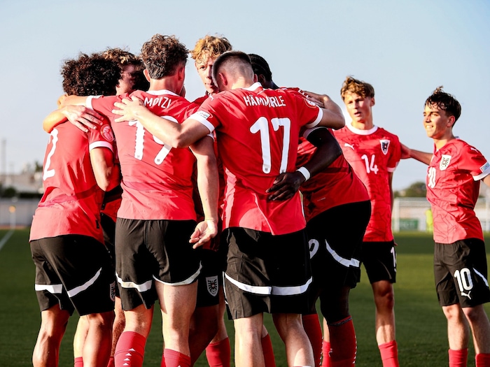 Österreichs U17 bejubelte nach einem souveränen Auftritt gegen Dänemark den Aufstieg in das EM-Semifinale. 