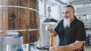 Hans Peter Hochstaffl lebt und arbeitet täglich für seinen Traum aus Gerste und Hopfen. Die Rohstoffpreise bereiten dem Chef aktuell große Sorgen. (Bild: EXPA/ JFK)