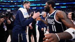 Dallas‘ Star-Duo: Luka Doncic (l.) und Kyrie Irving (Bild: AP ( via APA) Austria Presse Agentur/ASSOCIATED PRESS)