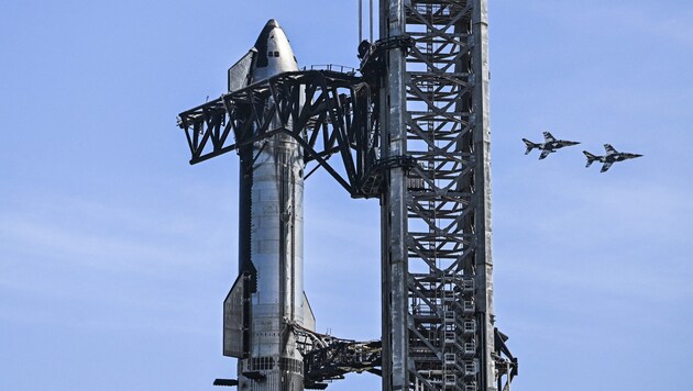 Die SpaceX-Superrakete „Starship“ (Bild) soll am 5. Juni zu ihrem vierten Testflug abheben. (Bild: AFP/Chandan Khanna)