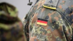 Eine militärische Übung der deutschen Bundeswehr mit dem Jagdkommando im Wald mündet jetzt in ein Strafverfahren gegen eine Kärntner Jägerin. (Bild: Kozioł Kamila – stock.adobe.com)