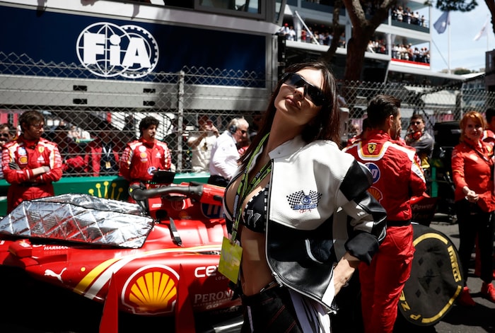 The model posed seductively for the photographers.