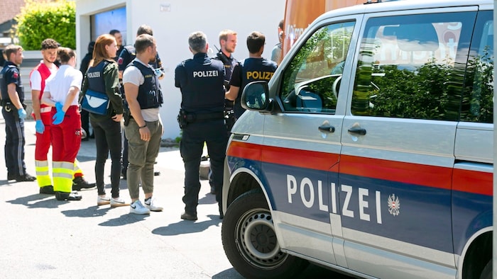 A rendőrség és a mentőszolgálat is részt vett a helyszínen.