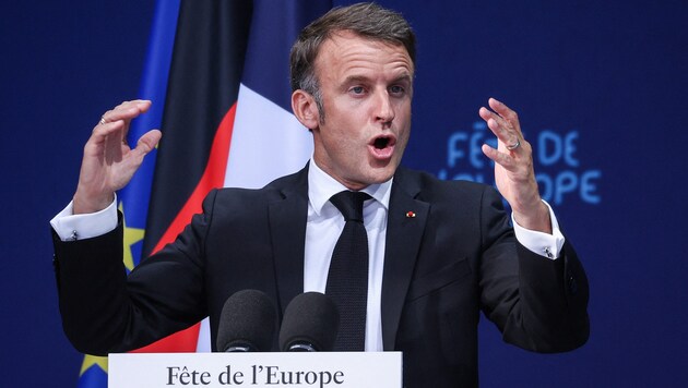 French President Emmanuel Macron during his speech in front of the Frauenkirche in Dresden (Bild: APA/AFP/RONNY HARTMANN)