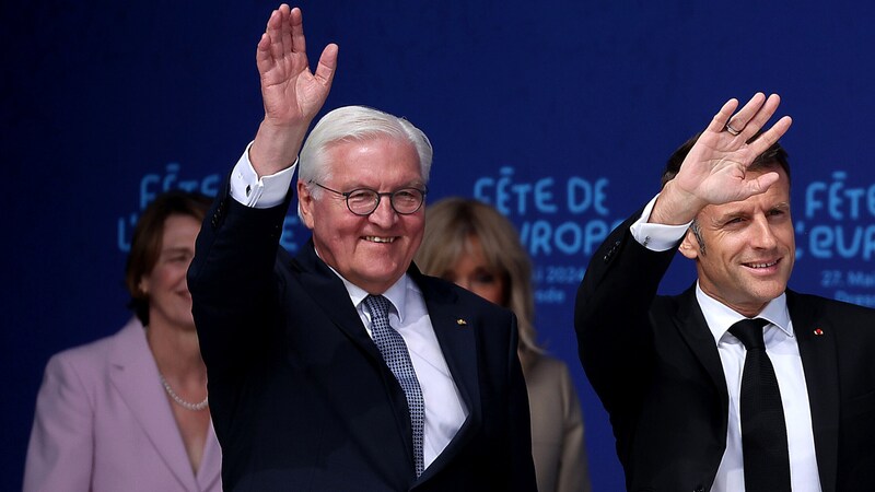 Germany's Federal President Frank-Walter Steinmeier also listened to Macron's speech on site. (Bild: APA/dpa/Jan Woitas)