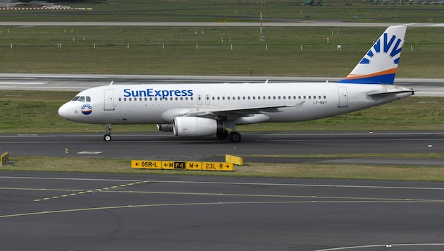 A SunExpress légitársaság nem kegyelmezett a brit családnak. (Szimbolikus kép) (Bild: APA/AFP)