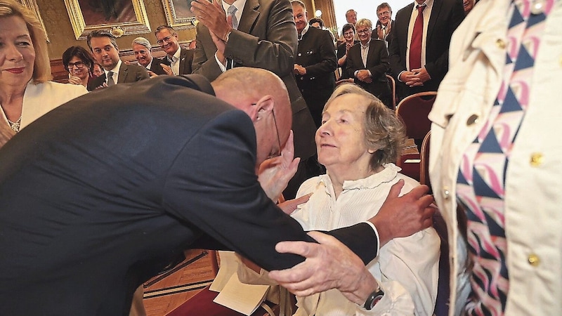 Auch Mama Maria freute sich für ihren Toni.  (Bild: Kristian Bissuti)