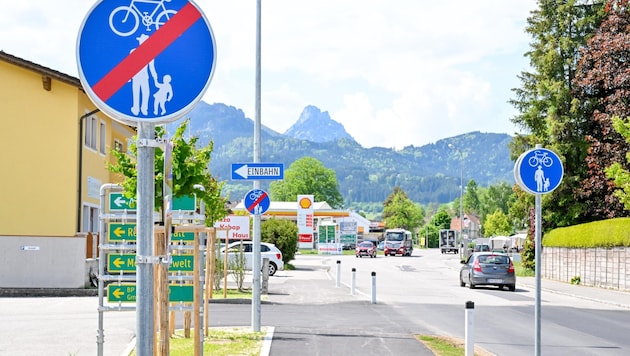 Die Radweg-Schilder-Flut in Scharnstein ist bald vorbei. (Bild: Dostal Harald)