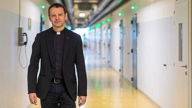 Ein gern gesehener Gast in der Justizanstalt Innsbruck: Gefängnisseelsorger P. Christian Marte. (Bild: Jesuiten Innsbruck/Christian Ender)