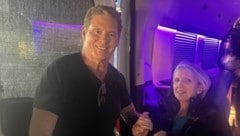 David Hasselhoff nahm sich Zeit und plauderte mit der überglücklichen Petra. (Bild: Rollende Engel)