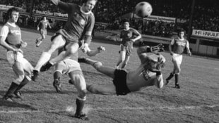Am Rasen hatte der SK VÖEST 1974 am Ende alle rasiert – mit lange unrasierten Spielern.