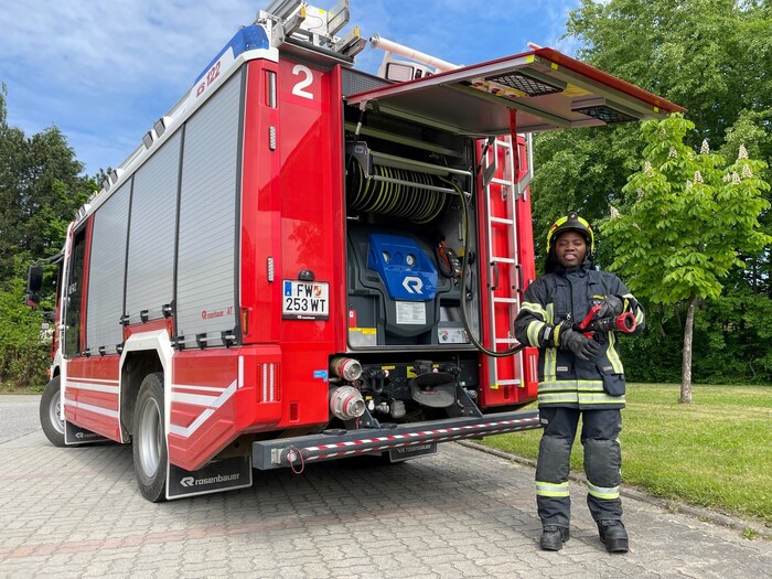 Kamerad Nikiema steht im Dienst seiner Waldviertler Wehr.