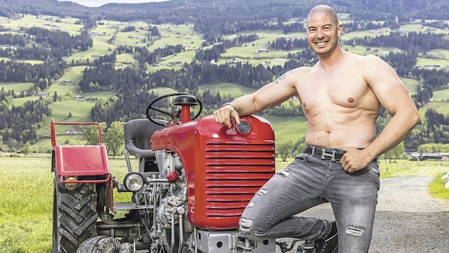 Der Zillertaler Bodybuilder Lukas bewirtschaftet einen Milchviehbetrieb. (Bild: ERNST KAINERSTORFER)