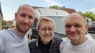 Moses Gsellmann (li.) mit Traude und Rudi Kroiss. Die Kinobetreiber freuen sich auf noch viele ...