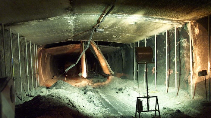 Schutt und Asche im Inneren des Tunnels
