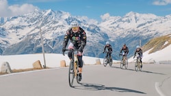 Nicht nur Radprofis, sondern auch immer mehr E-Biker radeln ins Hochgebirge.  