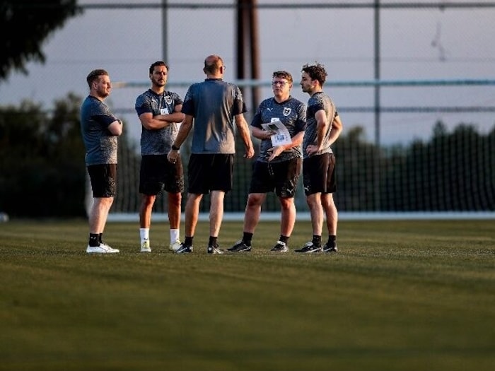 Martin Scherb und sein Trainerteam:Co-Trainer Christoph Wurm, Tormannttrainer Markus Krafka und die beiden Analysten Bogdan Frisu und Daniel Gasser. 