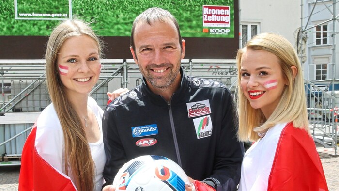 Euro 2016: Sturm-Legende Mario Haas in der Fanzone am Grazer Mariahilferplatz. Auch heuer wieder macht die „Krone-Fanzone on tour“ in der Landeshauptstadt Station – und zwar am 21. Juni in der Seifenfabrik. Eines von drei Spielen: Österreich gegen Polen (ab 18 Uhr). 