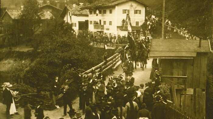 Fotos und Informationen stammen aus dem Gemeindearchiv Kirchberg: die Prozession um 1900 bei der ...