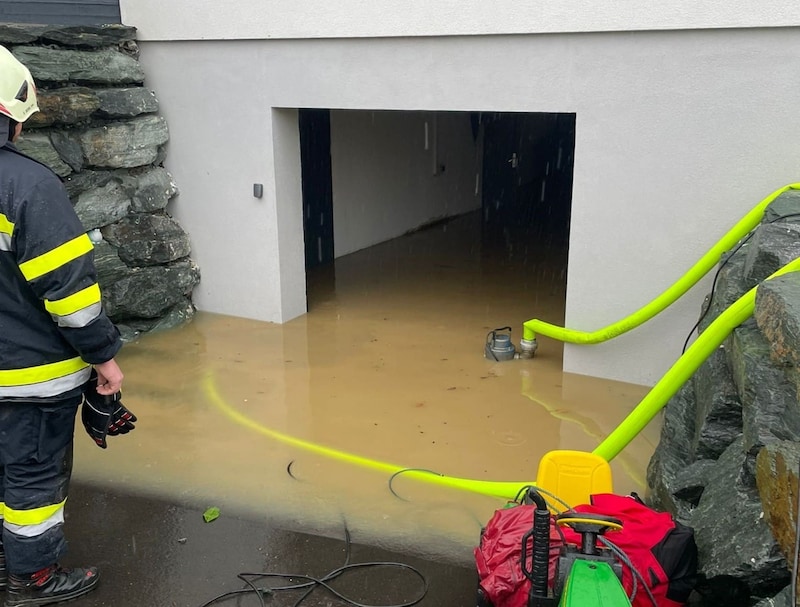 Zahlreiche Keller wurden überflutet. (Bild: BFV Fürstenfeld)