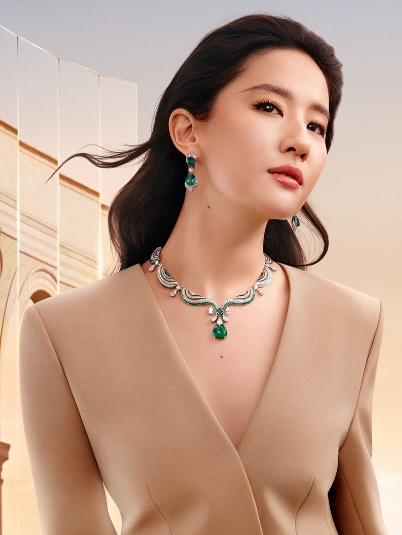 Akárcsak Liu Yifei színésznő. (Bild: © Bulgari)