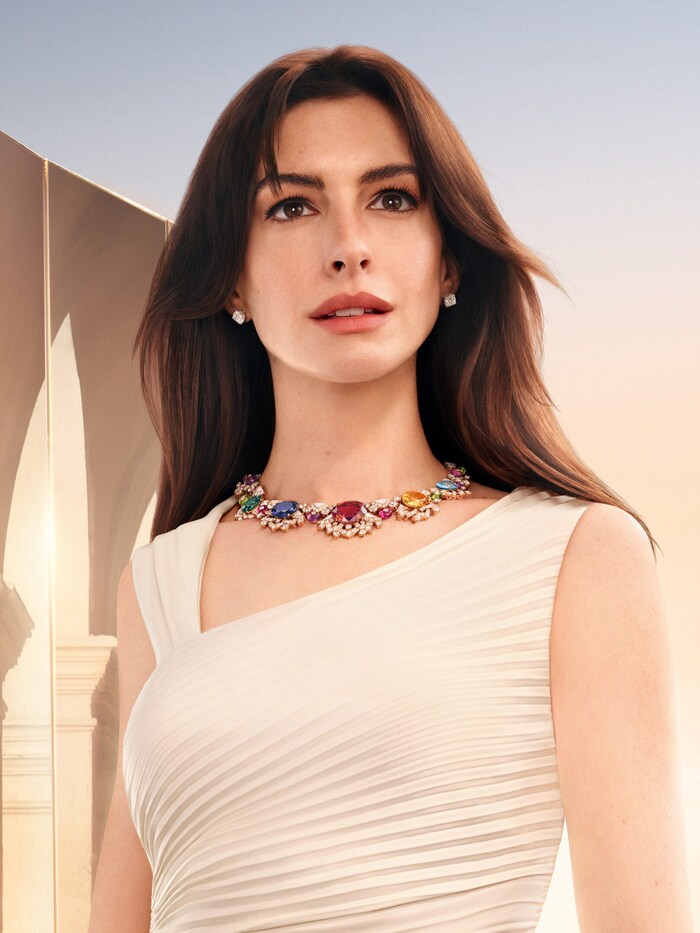 Auch Anne Hathaway ist Teil der neuen „Eternally Reborn“-Kampagne von Bulgari.