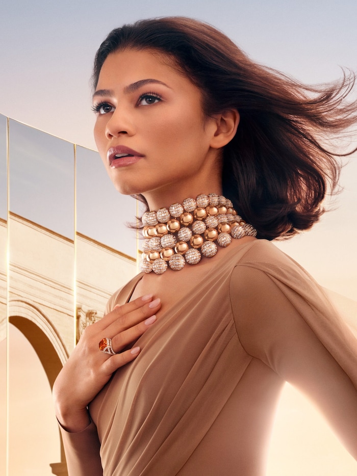 Zendaya präsentiert die Luxus-Geschmeide von Bulgari.