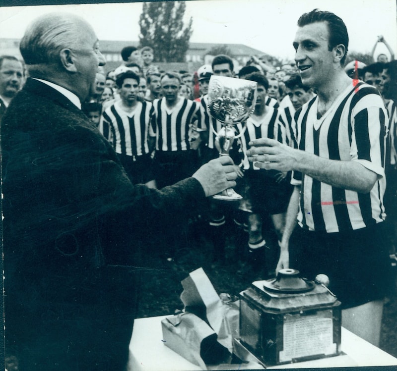 1965 wurde der LASK (Bild) Meister, 1974 VÖEST. (Bild: Max Stöger/Repro)