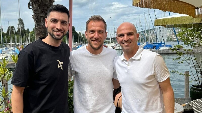 Mario Leitgeb (center) with Javier Pastore (left) and Esteban Cambiasso (right). (Bild: ZVG)