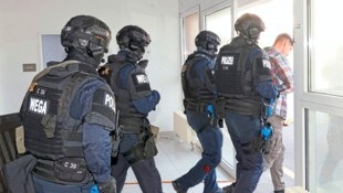 Der 45-jährige Mann soll seine Frau mit einem Küchenmesser bedroht haben (Symbolbild).