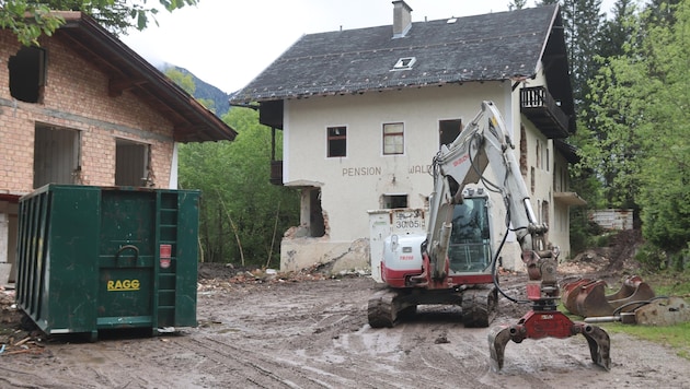 Bevor der Bagger alles plattmacht, werden die ausgehöhlten Gebäude noch zum Schauplatz einer ...