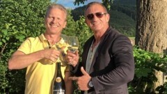 Josef Weiß und Max Fraisl heimsten mit ihrem Bond-Wein Gold ein. Nun nehmen sie eine internationale Prämierung in Angriff. (Bild: Fraisl)