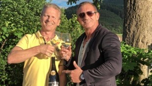 Josef Weiß und Max Fraisl heimsten mit ihrem Bond-Wein Gold ein. Nun nehmen sie eine internationale Prämierung in Angriff. (Bild: Fraisl)