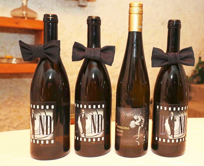 Former Minister of the Interior Karl Schlögl has taken over the sponsorship of the Bond wine.