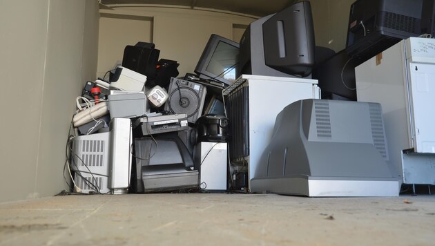 Huge amounts of electronic waste (symbolic image) were dumped in someone else's cellar without being asked - trial. (symbolic image) (Bild: Mario Hšsel)